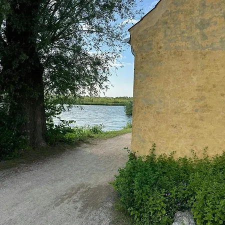 Сasa de vacaciones Historic Laundry House By *